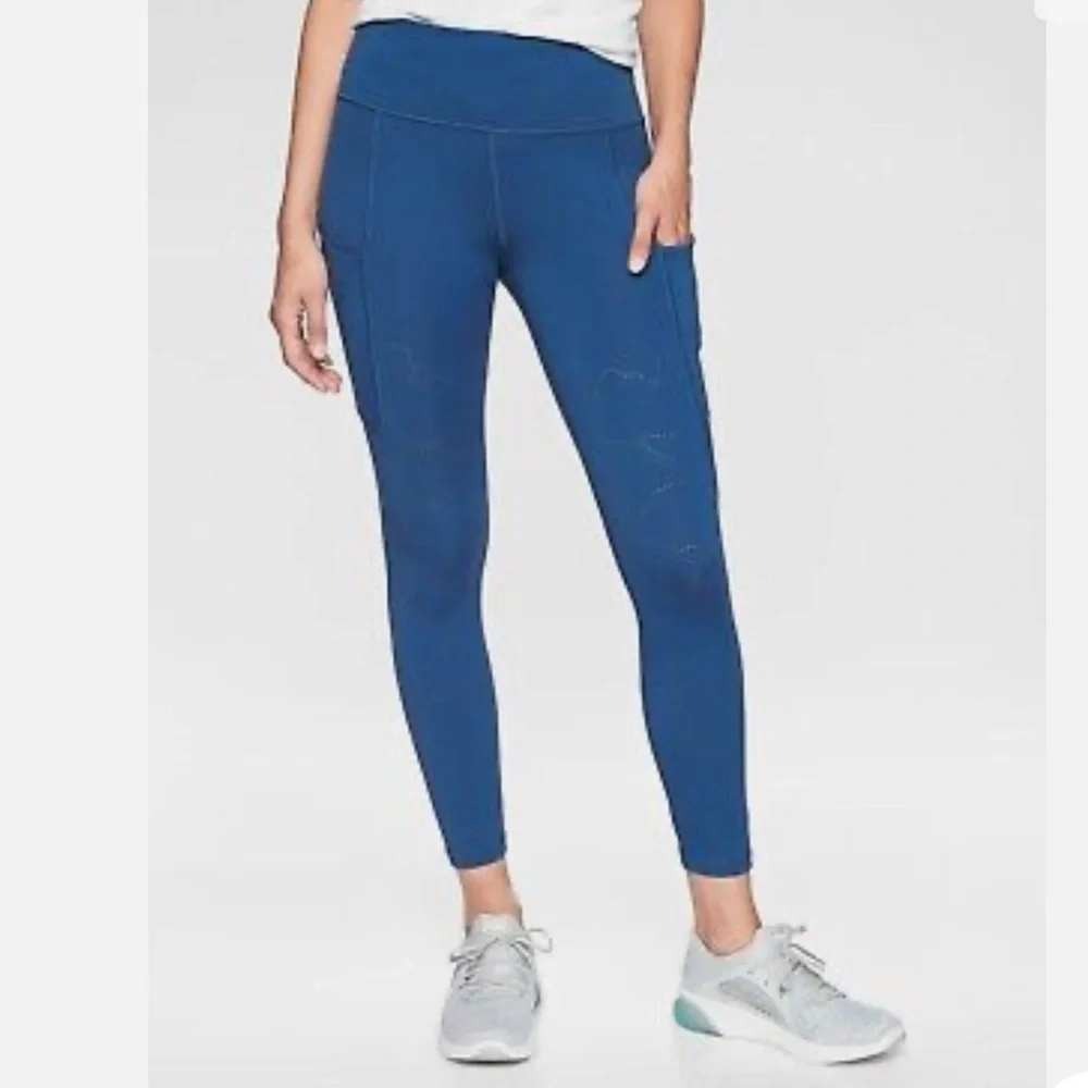 Athleta Atlantis Blue All In Reaction 7/8 Tight Laser Cut Pocket Leggings Size L